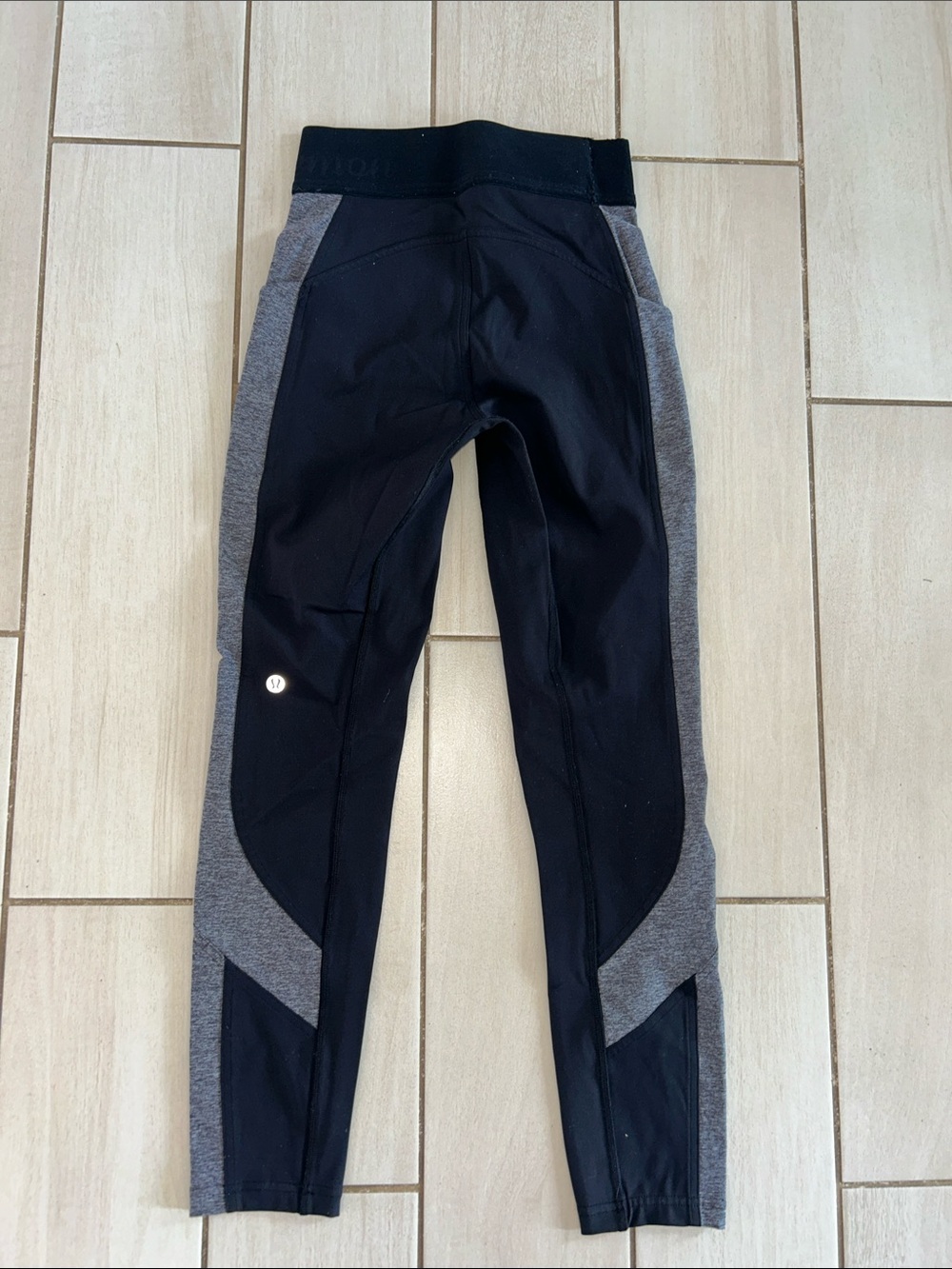 Lululemon Box It Out Tight
Black / Heathered Black - Picture 4 of 6